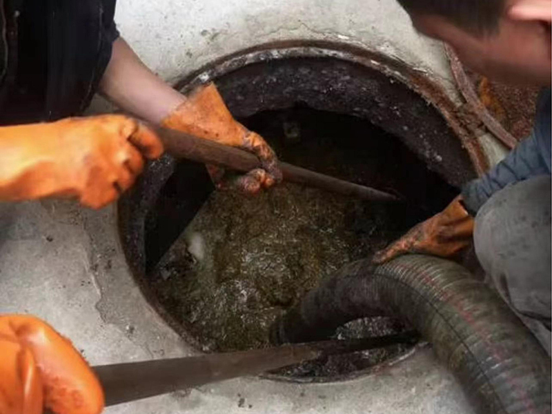 天全清理化粪池时如何避免沼气的危害？